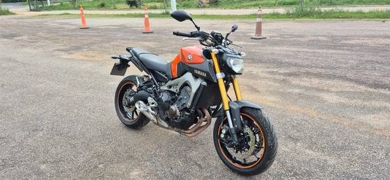 YAMAHA MT-09 